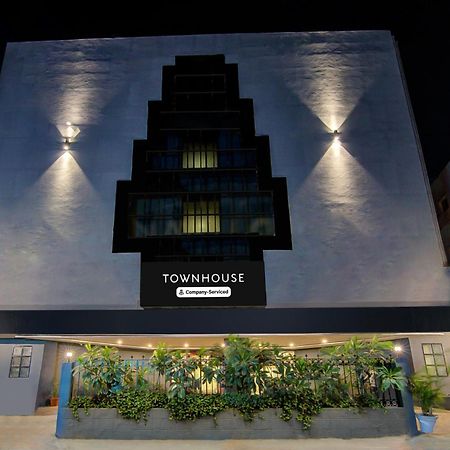 Super Townhouse Lakdikapul Hotel Hyderabad Exterior photo