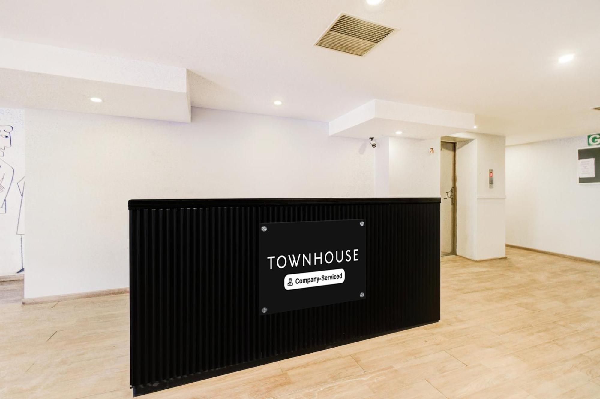 Super Townhouse Lakdikapul Hotel Hyderabad Exterior photo